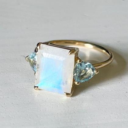 Bridesmaid solid gold ring with blu..