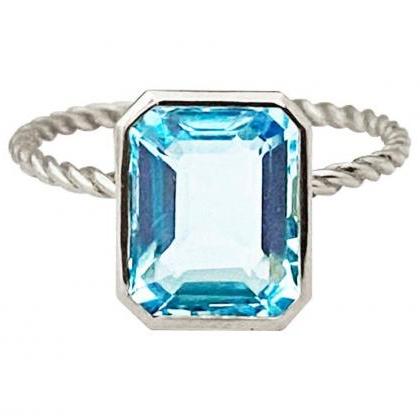 Blue topaz solid gold solitaire eng..