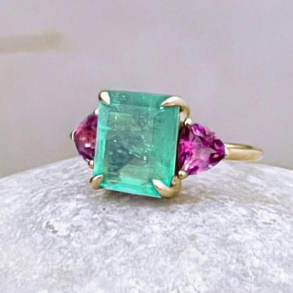  Emerald green quartz solid gold st..