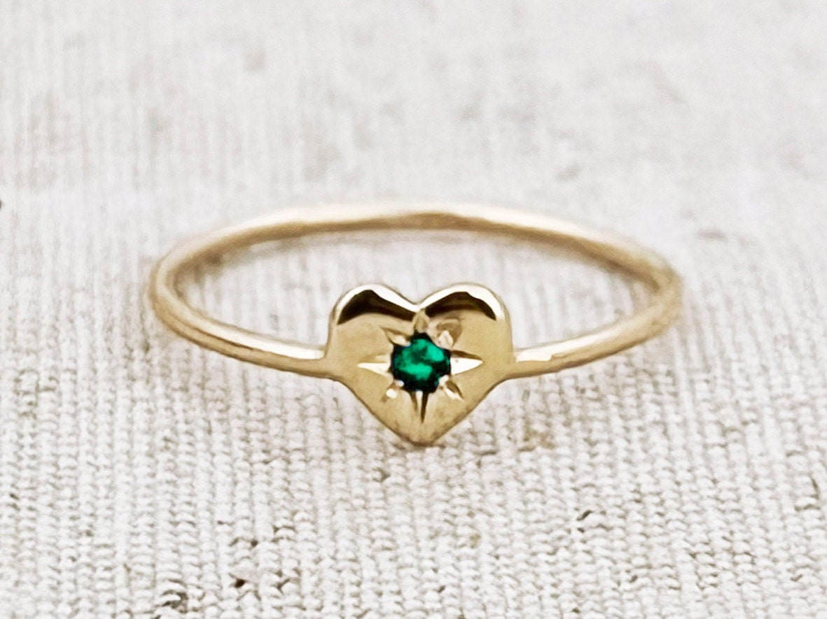 18k Solid Gold Engagement Heart Ring, Birthstone Natural Emerald Dainty Promise Ring, Minimalist Gemstone Stacking Solitaire Ring