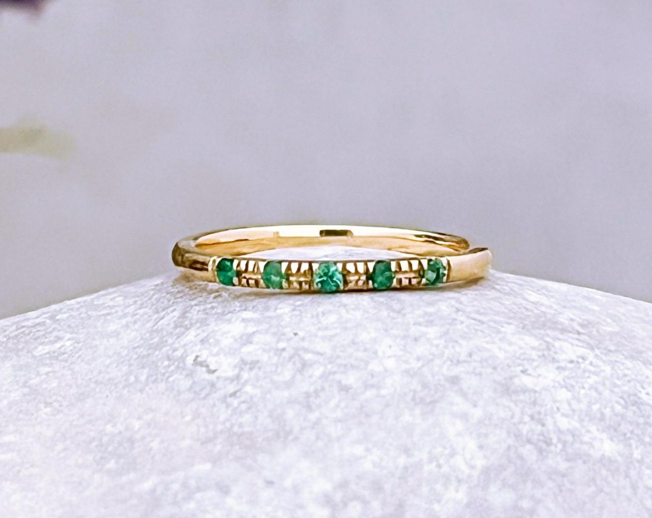 Solid Gold Natural Emerald Wedding Band, Green Gemstones Minimalist Promise Band Ring, 18k Dainty Stackable Ring